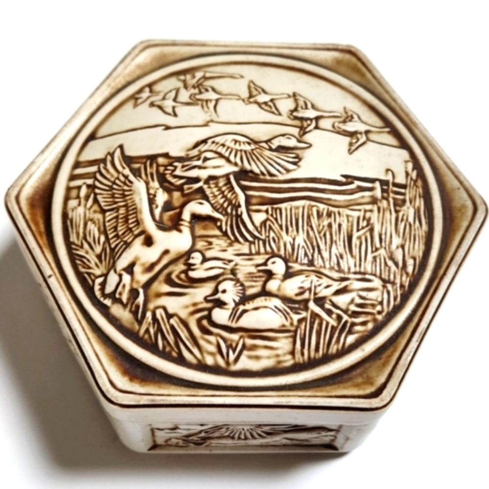 Vintage 1980 Avon ceramic duck trinket box Ceramic made in Brazil Jewelry Box